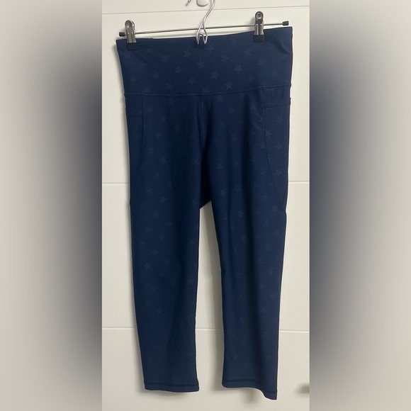 Old Navy Women’s Active Powersoft Crops- Size Large - Picture 1 of 7